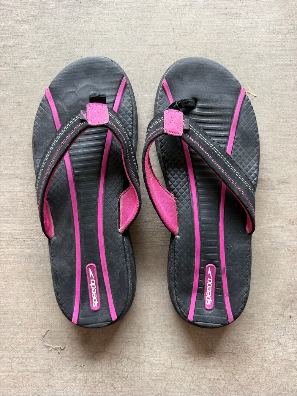 Speedo Women's Black and Pink Sport Flip Flops